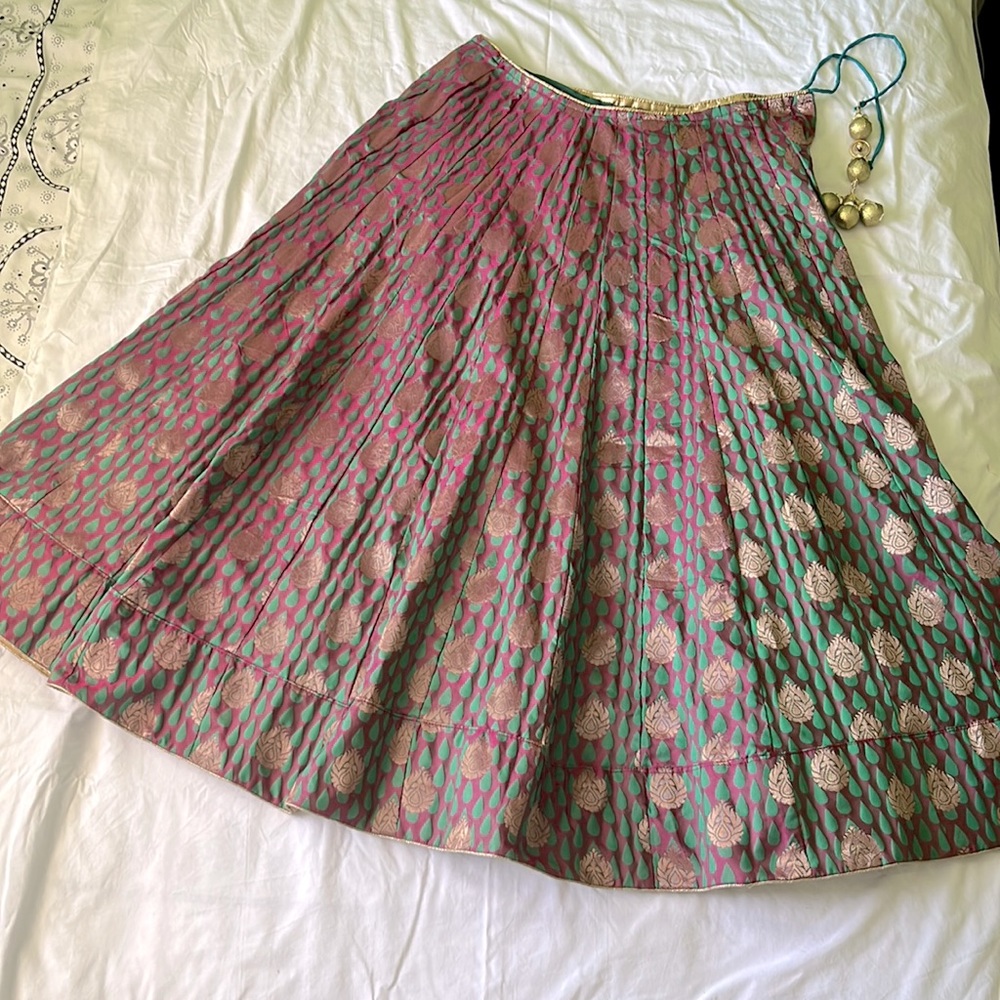lehenga skirt medium garba skirt chaniya green/pink shade gold brocket silk